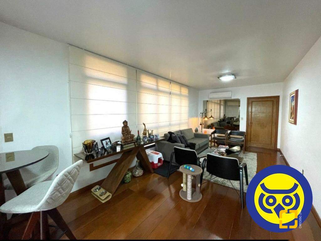 Apartamento com 237m², 8 quartos (sendo 4 suítes), 2 garagens, no bairro Centro em Florianópolis