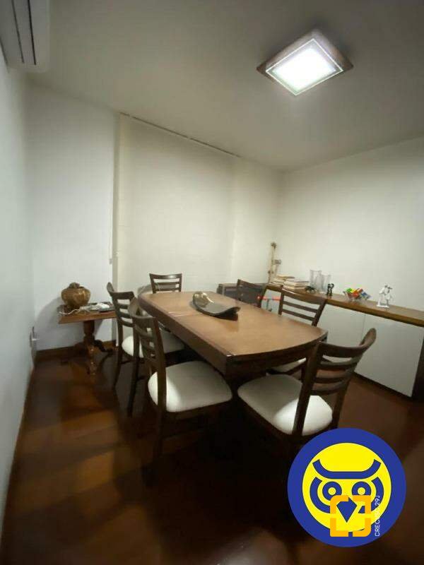 Apartamento com 237m², 8 quartos (sendo 4 suítes), 2 garagens, no bairro Centro em Florianópolis