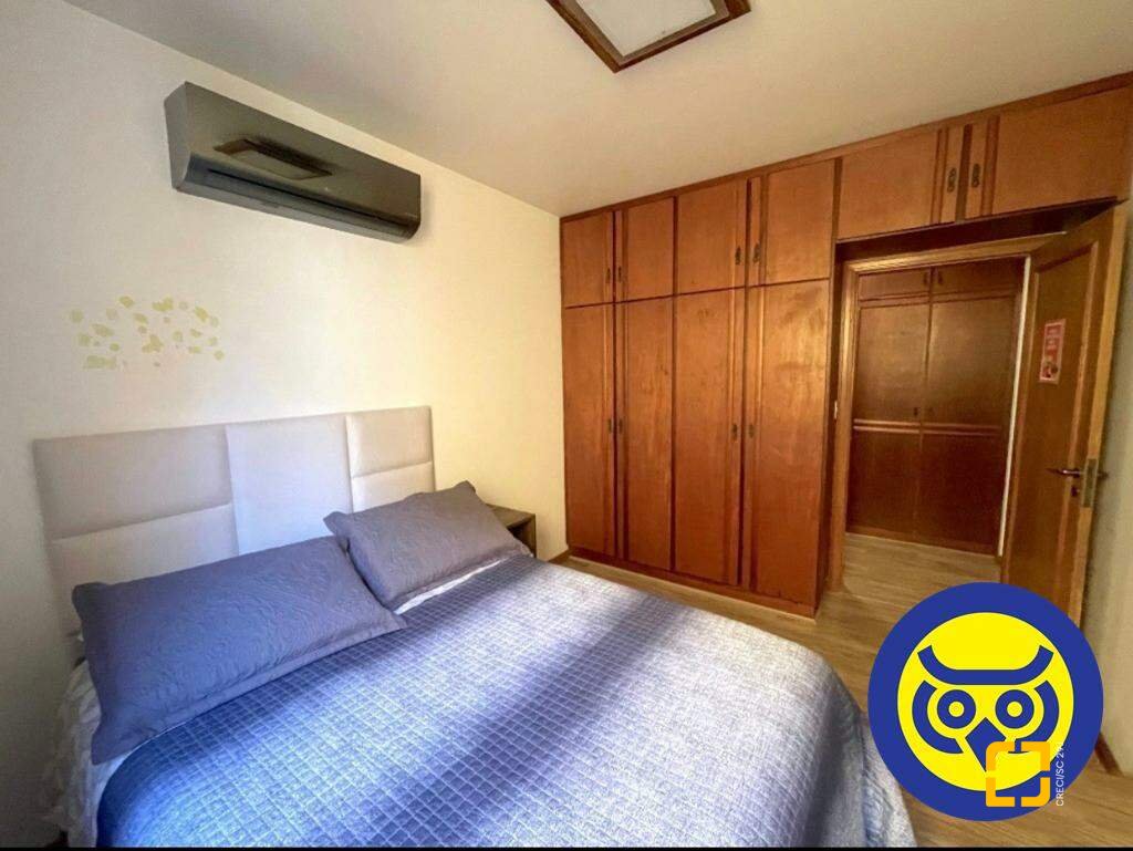 Apartamento com 237m², 8 quartos (sendo 4 suítes), 2 garagens, no bairro Centro em Florianópolis