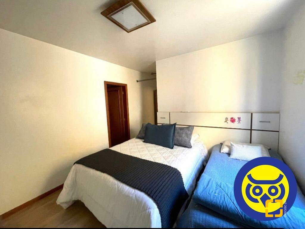 Apartamento com 237m², 8 quartos (sendo 4 suítes), 2 garagens, no bairro Centro em Florianópolis