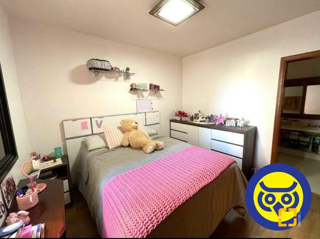 Apartamento com 237m², 8 quartos (sendo 4 suítes), 2 garagens, no bairro Centro em Florianópolis