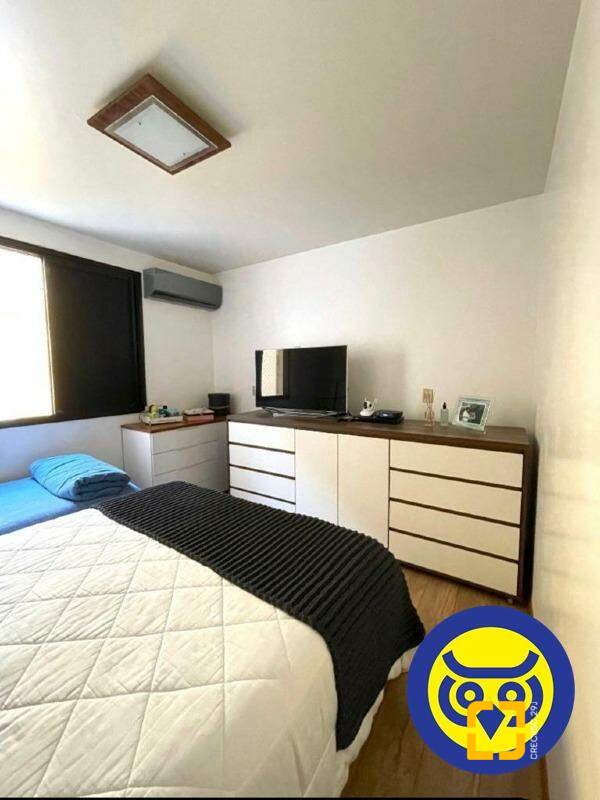 Apartamento com 237m², 8 quartos (sendo 4 suítes), 2 garagens, no bairro Centro em Florianópolis