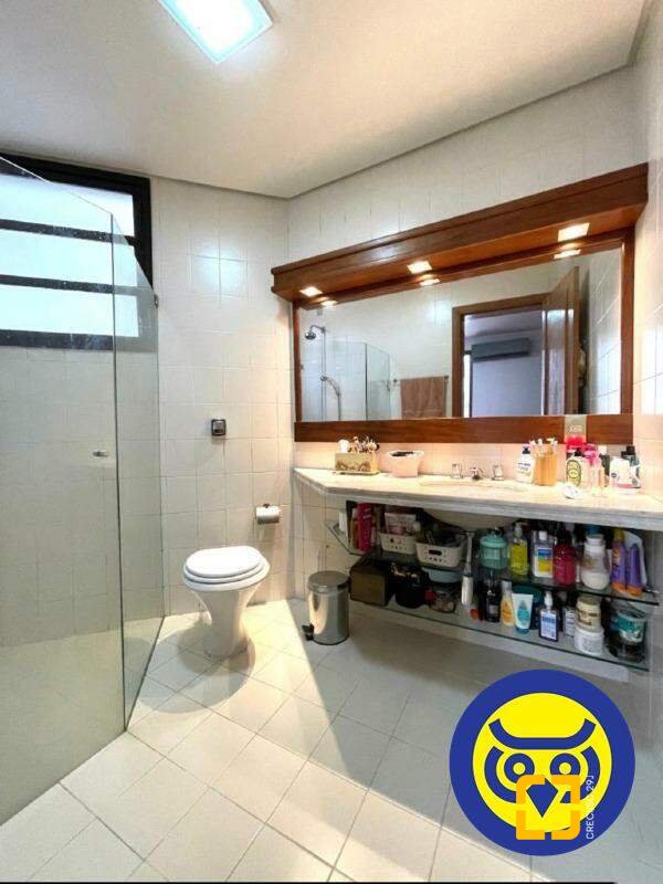Apartamento com 237m², 8 quartos (sendo 4 suítes), 2 garagens, no bairro Centro em Florianópolis