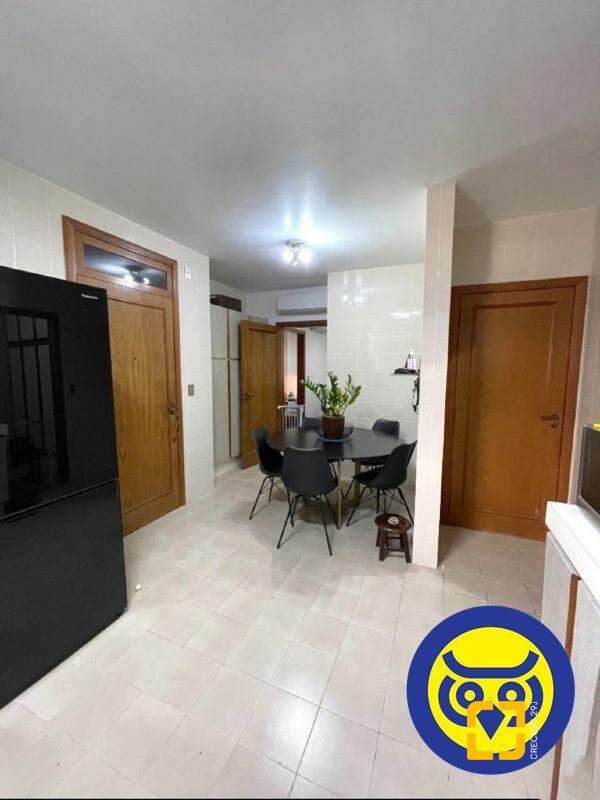 Apartamento com 237m², 8 quartos (sendo 4 suítes), 2 garagens, no bairro Centro em Florianópolis
