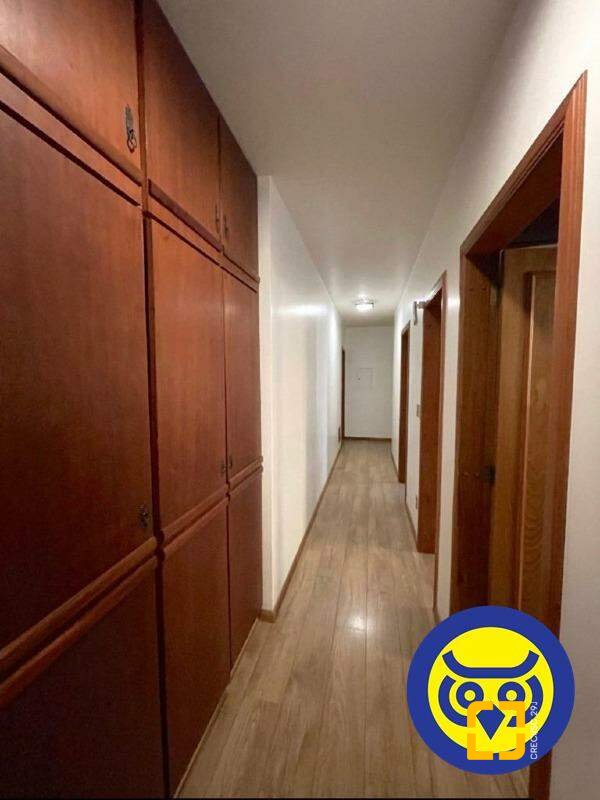 Apartamento com 237m², 8 quartos (sendo 4 suítes), 2 garagens, no bairro Centro em Florianópolis