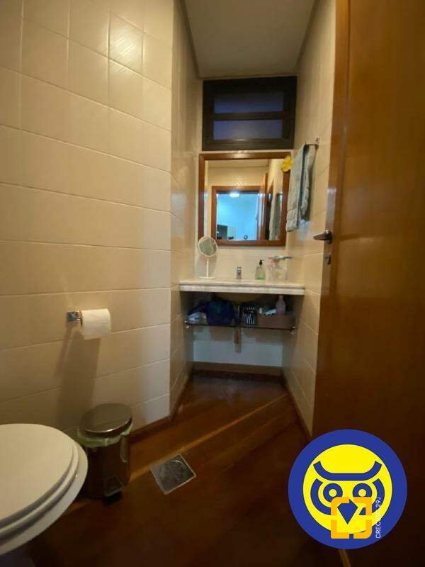 Apartamento com 237m², 8 quartos (sendo 4 suítes), 2 garagens, no bairro Centro em Florianópolis