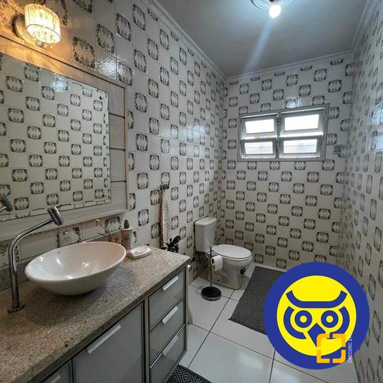 Casa com 280m², 5 quartos (sendo 2 suítes), 1 garagem, no bairro Itaguaçu em Florianópolis