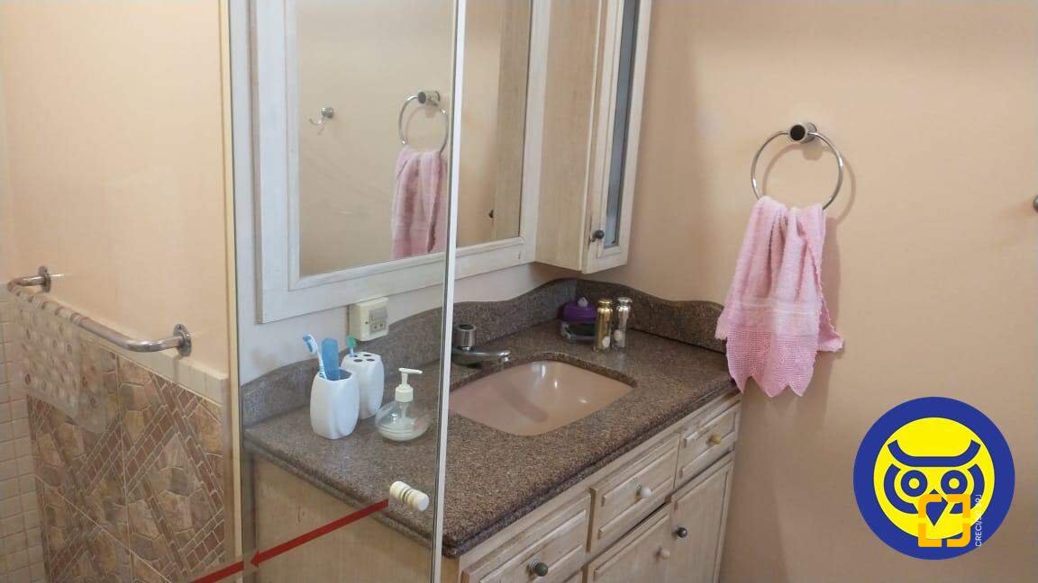 Casa com 280m², 5 quartos (sendo 2 suítes), 1 garagem, no bairro Itaguaçu em Florianópolis