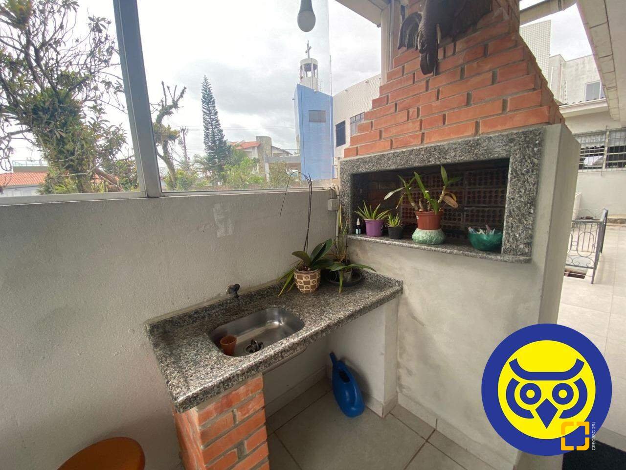 Casa com 280m², 5 quartos (sendo 2 suítes), 1 garagem, no bairro Itaguaçu em Florianópolis