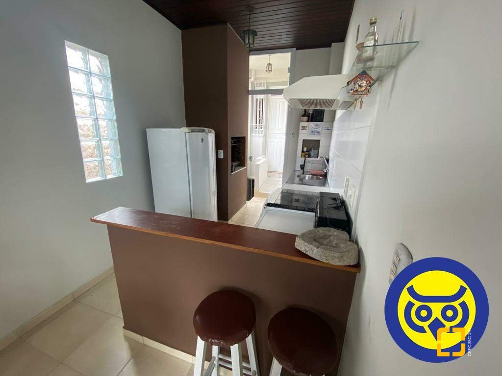 Casa com 254m², 5 quartos (sendo 1 suíte), 2 garagens, no bairro Agronômica em Florianópolis