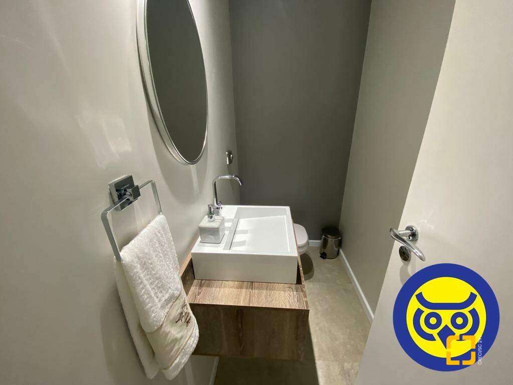 Casa com 254m², 5 quartos (sendo 1 suíte), 2 garagens, no bairro Agronômica em Florianópolis