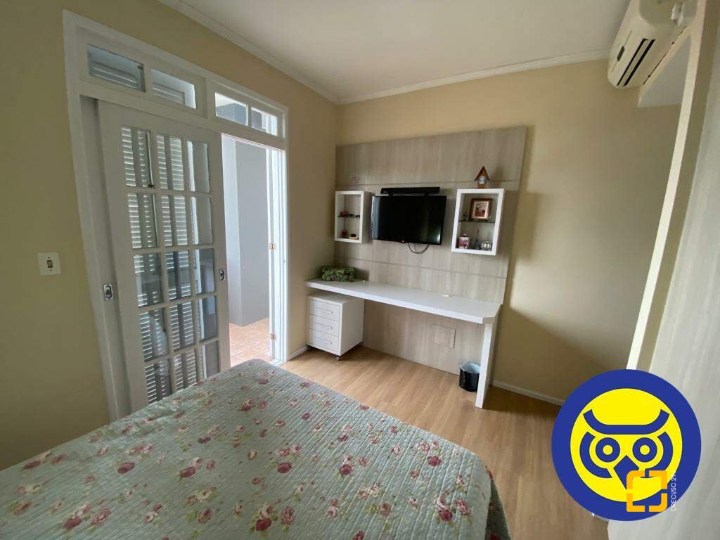 Casa com 254m², 5 quartos (sendo 1 suíte), 2 garagens, no bairro Agronômica em Florianópolis