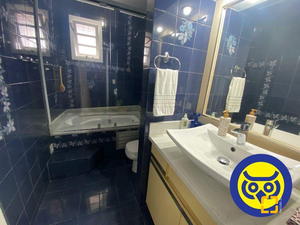 Casa com 254m², 5 quartos (sendo 1 suíte), 2 garagens, no bairro Agronômica em Florianópolis