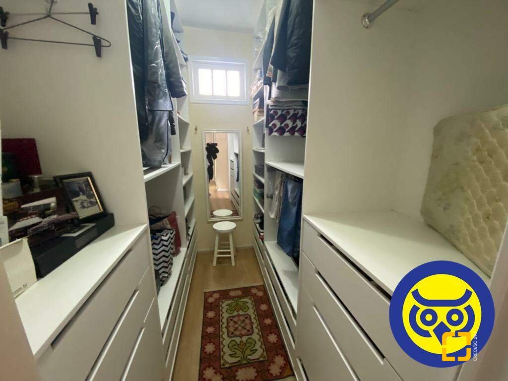 Casa com 254m², 5 quartos (sendo 1 suíte), 2 garagens, no bairro Agronômica em Florianópolis