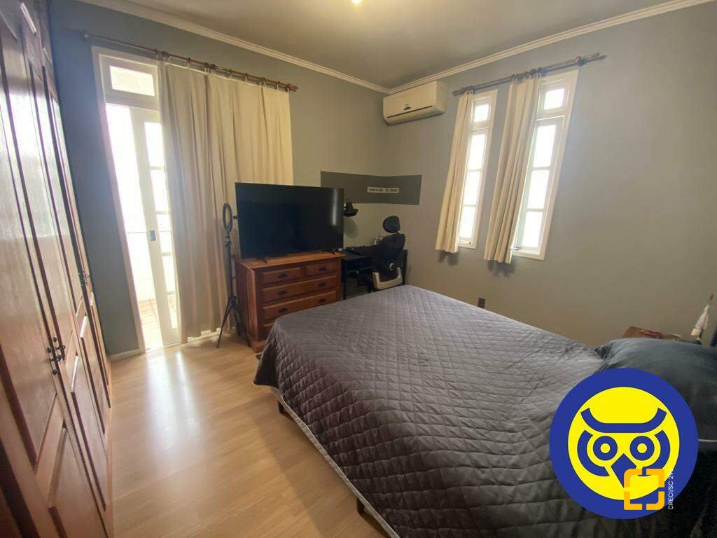 Casa com 254m², 5 quartos (sendo 1 suíte), 2 garagens, no bairro Agronômica em Florianópolis