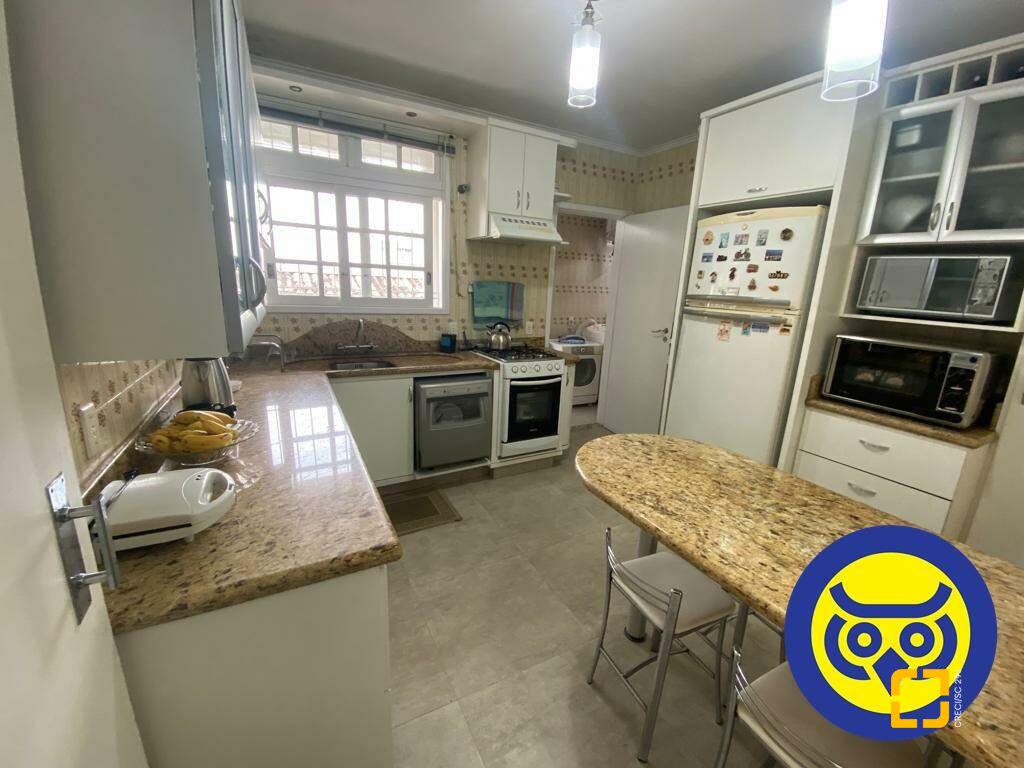 Casa com 254m², 5 quartos (sendo 1 suíte), 2 garagens, no bairro Agronômica em Florianópolis