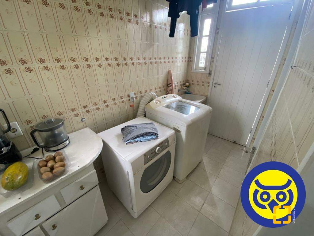 Casa com 254m², 5 quartos (sendo 1 suíte), 2 garagens, no bairro Agronômica em Florianópolis