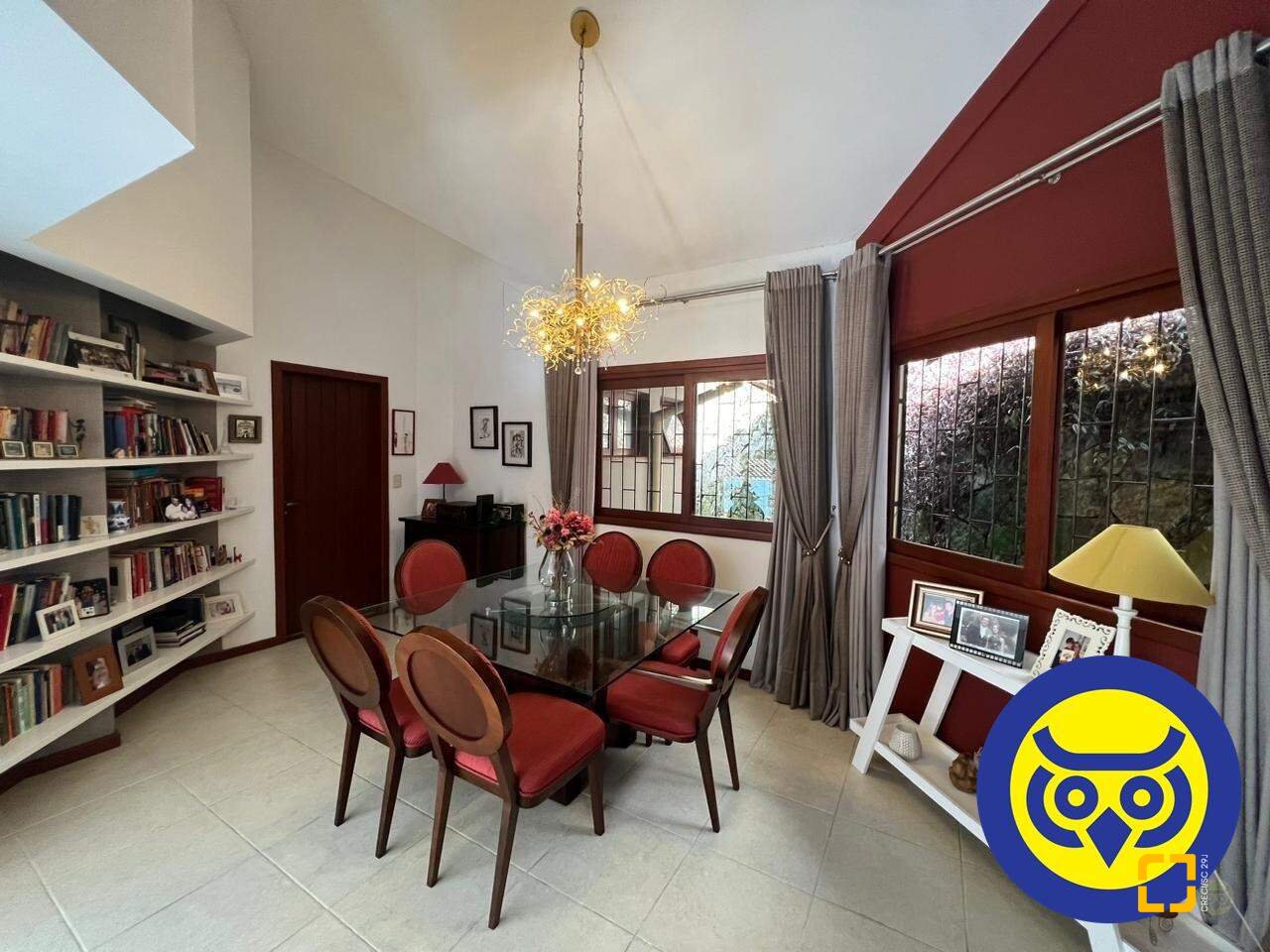 Casa com 205m², 5 quartos (sendo 2 suítes), 2 garagens, no bairro Pantanal em Florianópolis
