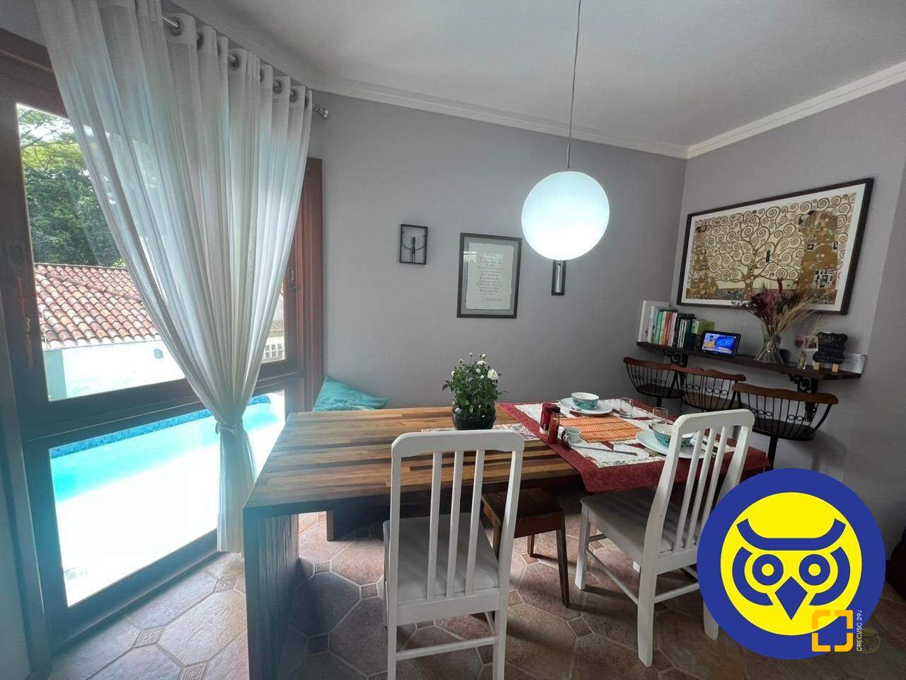 Casa com 205m², 5 quartos (sendo 2 suítes), 2 garagens, no bairro Pantanal em Florianópolis