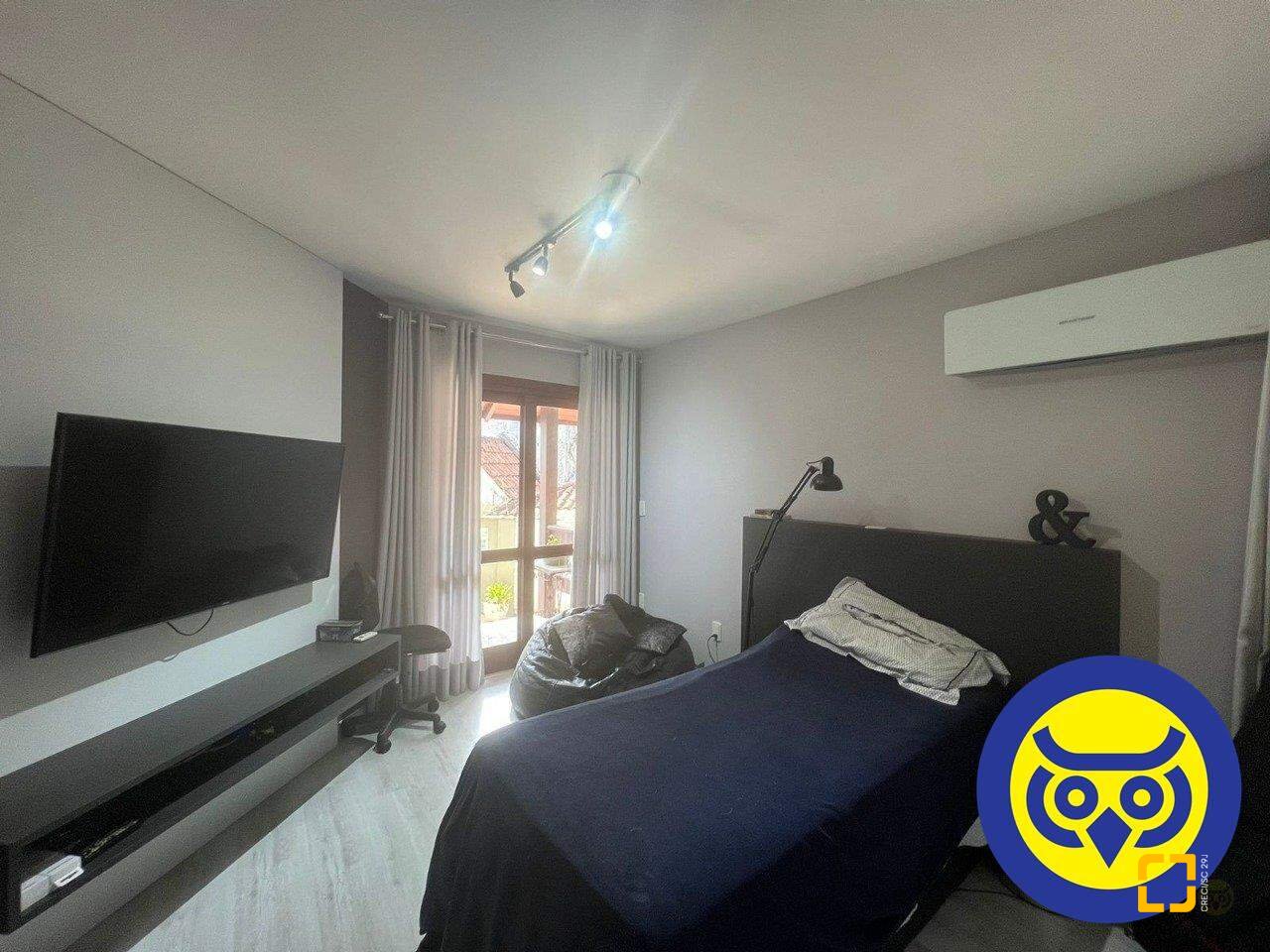 Casa com 205m², 5 quartos (sendo 2 suítes), 2 garagens, no bairro Pantanal em Florianópolis