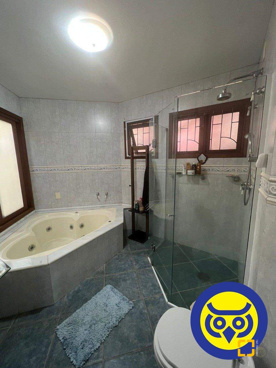 Casa com 205m², 5 quartos (sendo 2 suítes), 2 garagens, no bairro Pantanal em Florianópolis