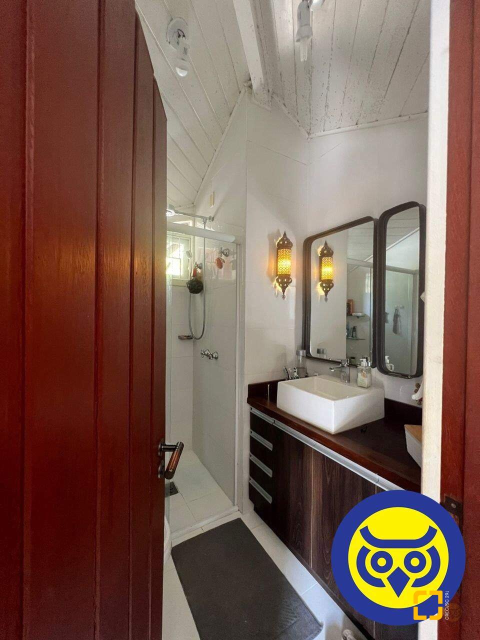 Casa com 205m², 5 quartos (sendo 2 suítes), 2 garagens, no bairro Pantanal em Florianópolis