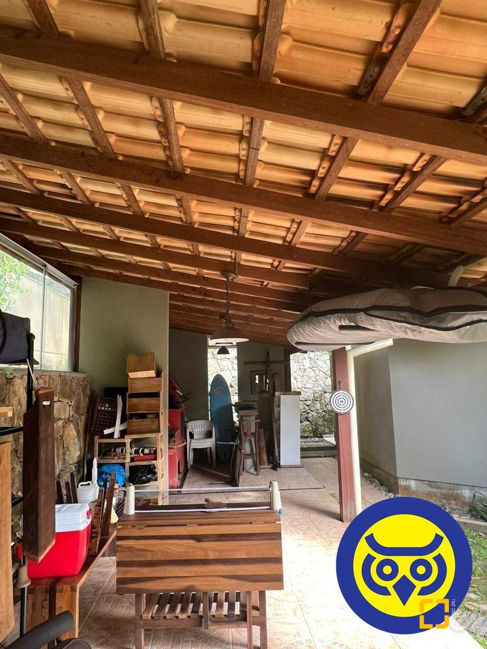 Casa com 205m², 5 quartos (sendo 2 suítes), 2 garagens, no bairro Pantanal em Florianópolis