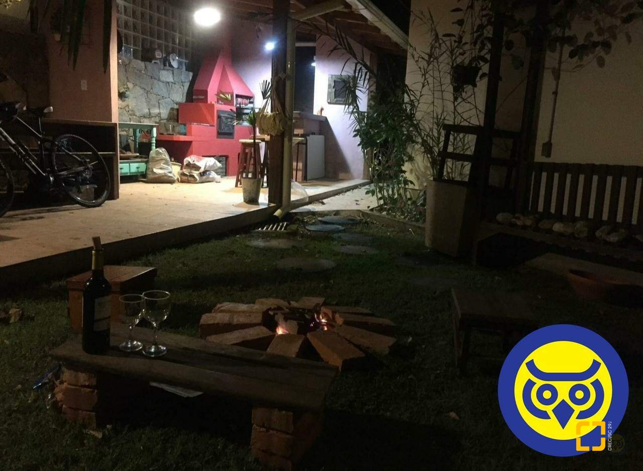 Casa com 205m², 5 quartos (sendo 2 suítes), 2 garagens, no bairro Pantanal em Florianópolis