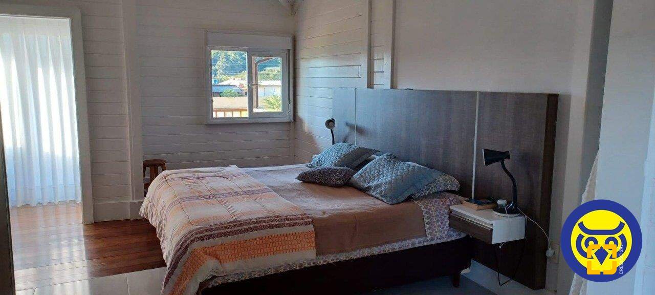 Casa com 360m², 5 quartos (sendo 2 suítes), 2 garagens, no bairro Vargem Grande em Florianópolis