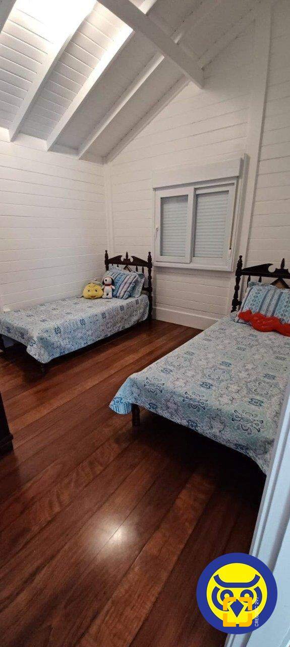 Casa com 360m², 5 quartos (sendo 2 suítes), 2 garagens, no bairro Vargem Grande em Florianópolis