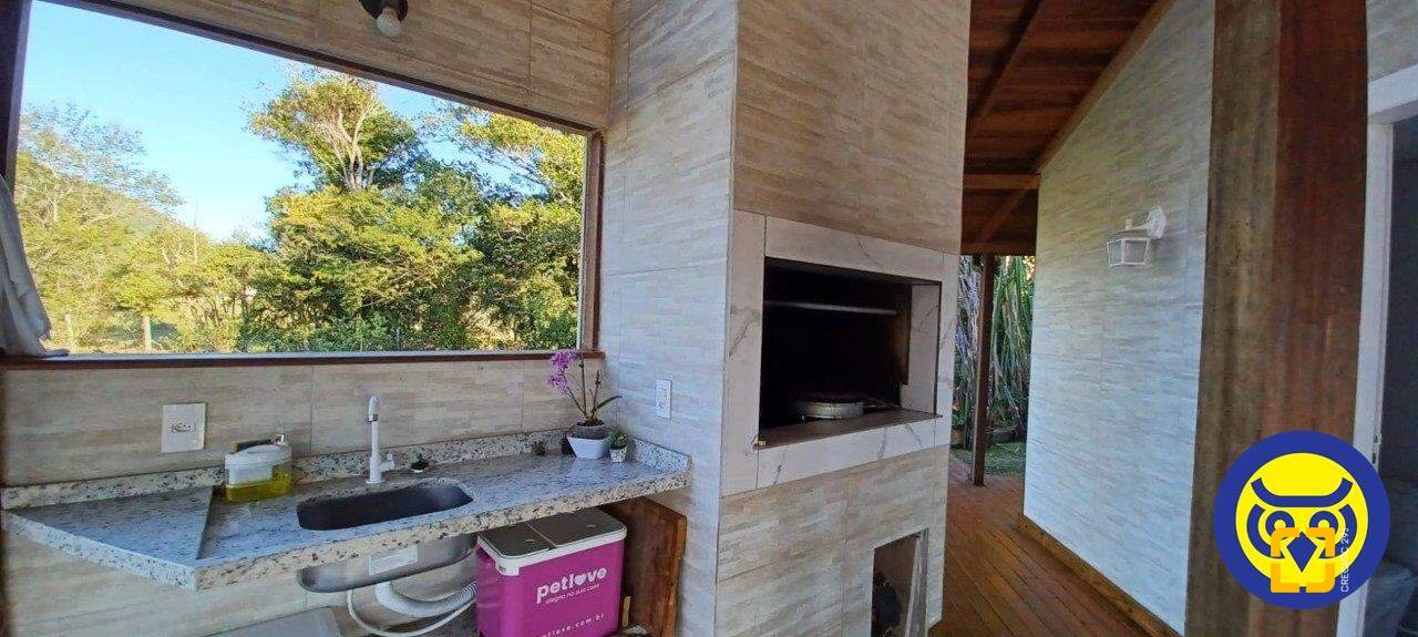 Casa com 360m², 5 quartos (sendo 2 suítes), 2 garagens, no bairro Vargem Grande em Florianópolis
