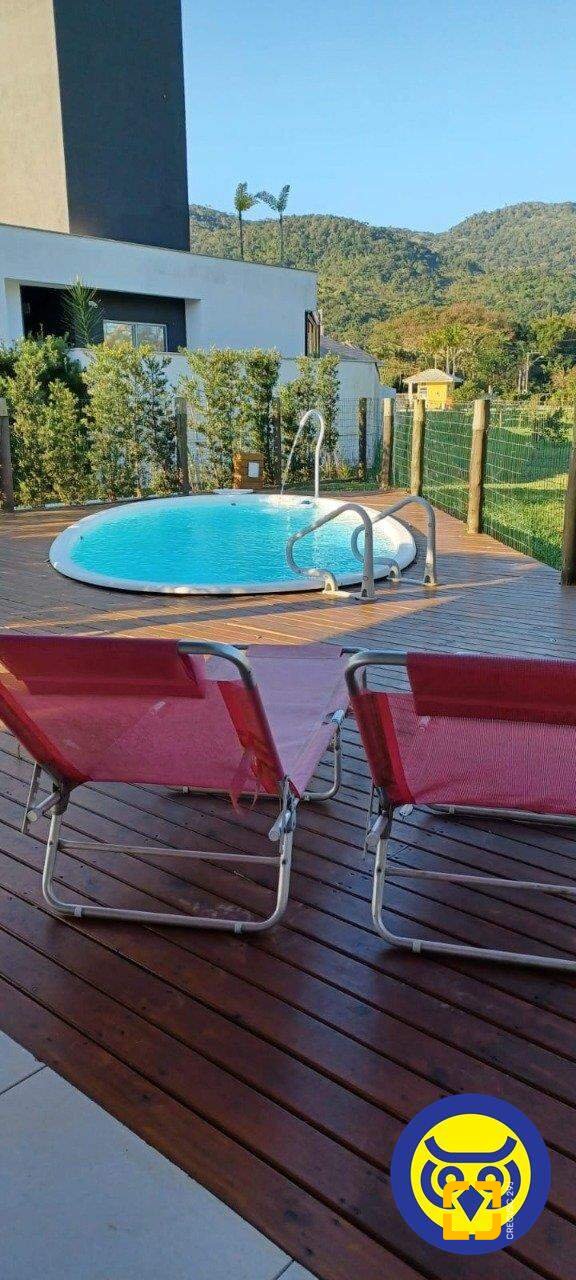 Casa com 360m², 5 quartos (sendo 2 suítes), 2 garagens, no bairro Vargem Grande em Florianópolis
