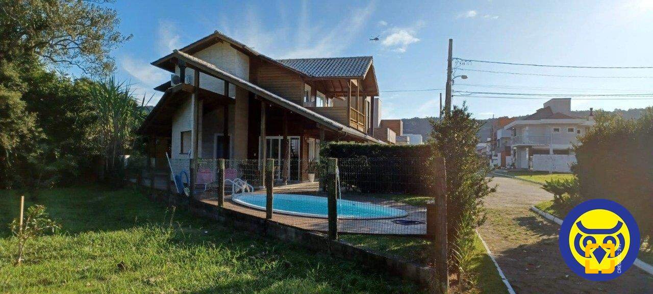 Casa com 360m², 5 quartos (sendo 2 suítes), 2 garagens, no bairro Vargem Grande em Florianópolis