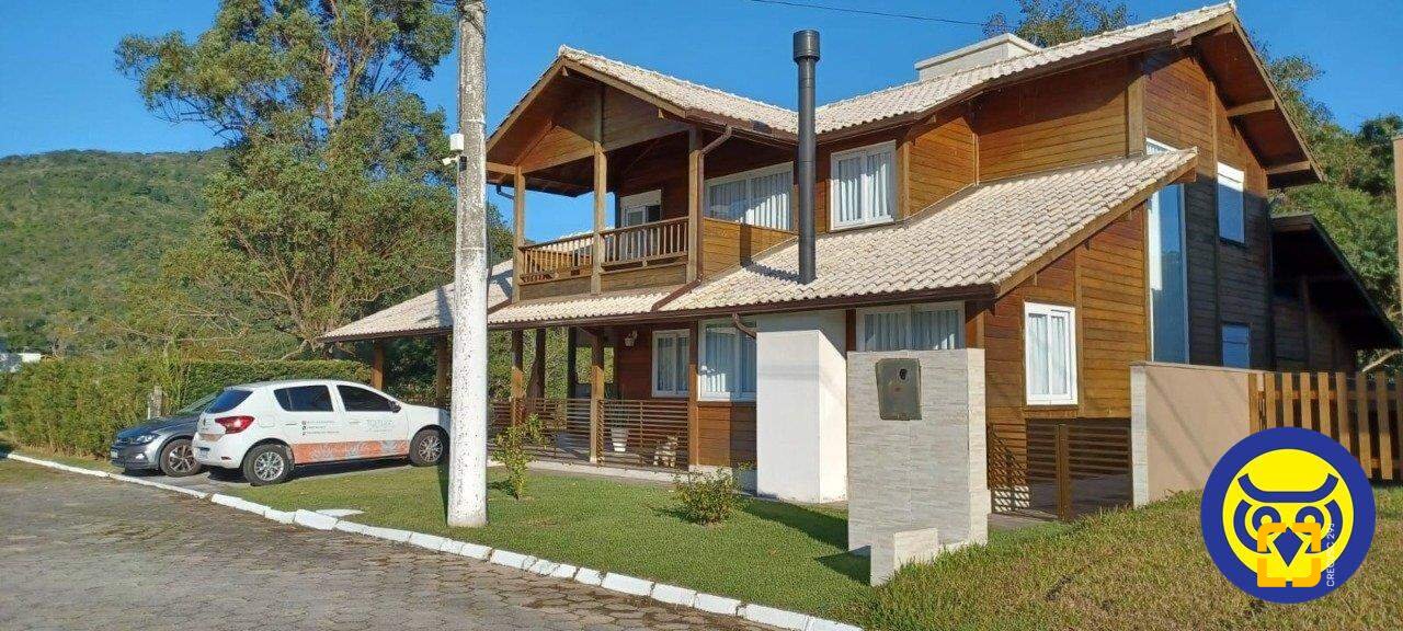 Casa com 360m², 5 quartos (sendo 2 suítes), 2 garagens, no bairro Vargem Grande em Florianópolis