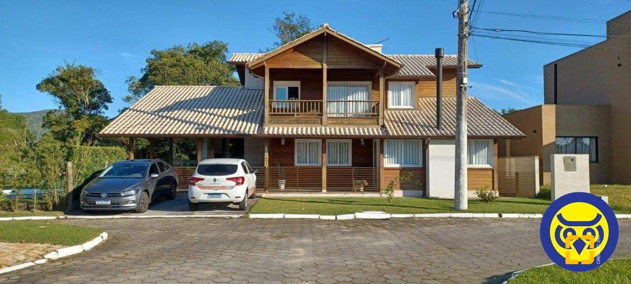 Casa com 360m², 5 quartos (sendo 2 suítes), 2 garagens, no bairro Vargem Grande em Florianópolis