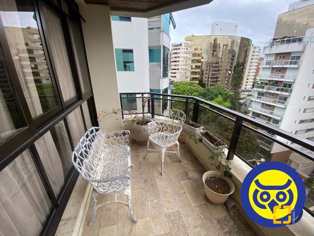 Apartamento com 214m², 6 quartos (sendo 3 suítes), 2 garagens, no bairro Centro em Florianópolis