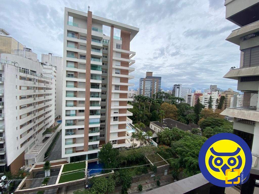 Apartamento com 214m², 6 quartos (sendo 3 suítes), 2 garagens, no bairro Centro em Florianópolis