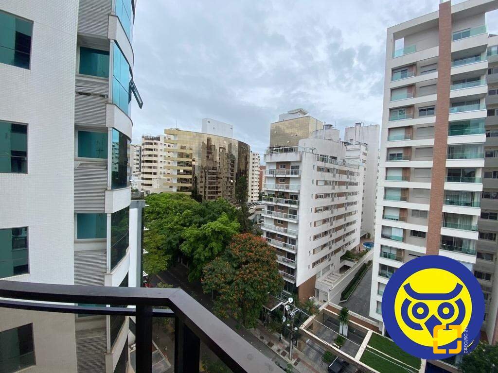 Apartamento com 214m², 6 quartos (sendo 3 suítes), 2 garagens, no bairro Centro em Florianópolis