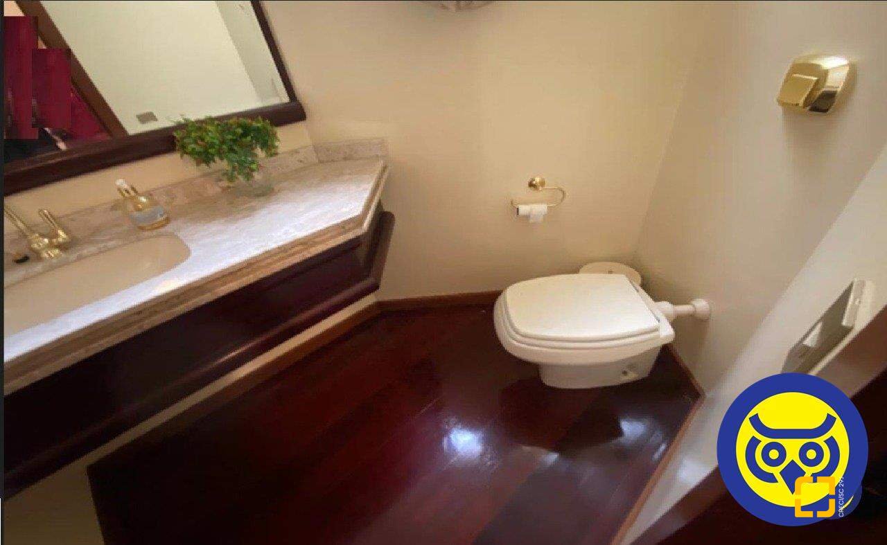 Apartamento com 214m², 6 quartos (sendo 3 suítes), 2 garagens, no bairro Centro em Florianópolis