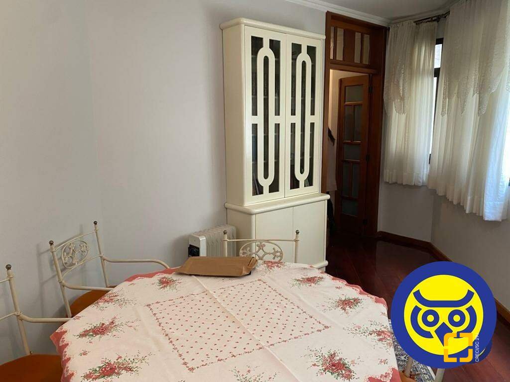 Apartamento com 214m², 6 quartos (sendo 3 suítes), 2 garagens, no bairro Centro em Florianópolis
