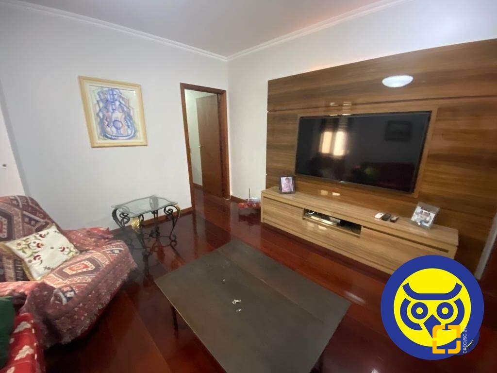 Apartamento com 214m², 6 quartos (sendo 3 suítes), 2 garagens, no bairro Centro em Florianópolis