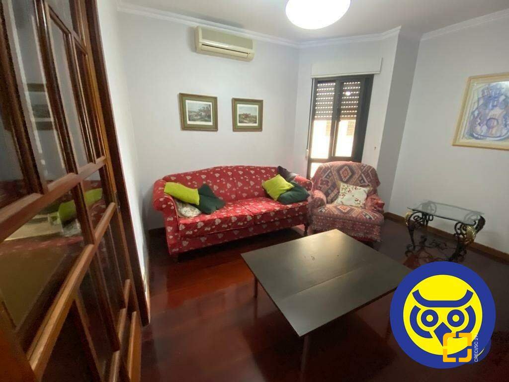 Apartamento com 214m², 6 quartos (sendo 3 suítes), 2 garagens, no bairro Centro em Florianópolis