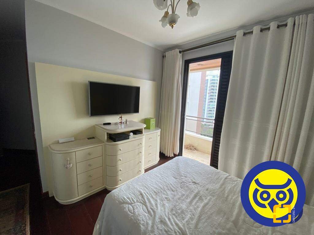Apartamento com 214m², 6 quartos (sendo 3 suítes), 2 garagens, no bairro Centro em Florianópolis