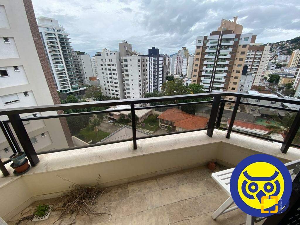 Apartamento com 214m², 6 quartos (sendo 3 suítes), 2 garagens, no bairro Centro em Florianópolis
