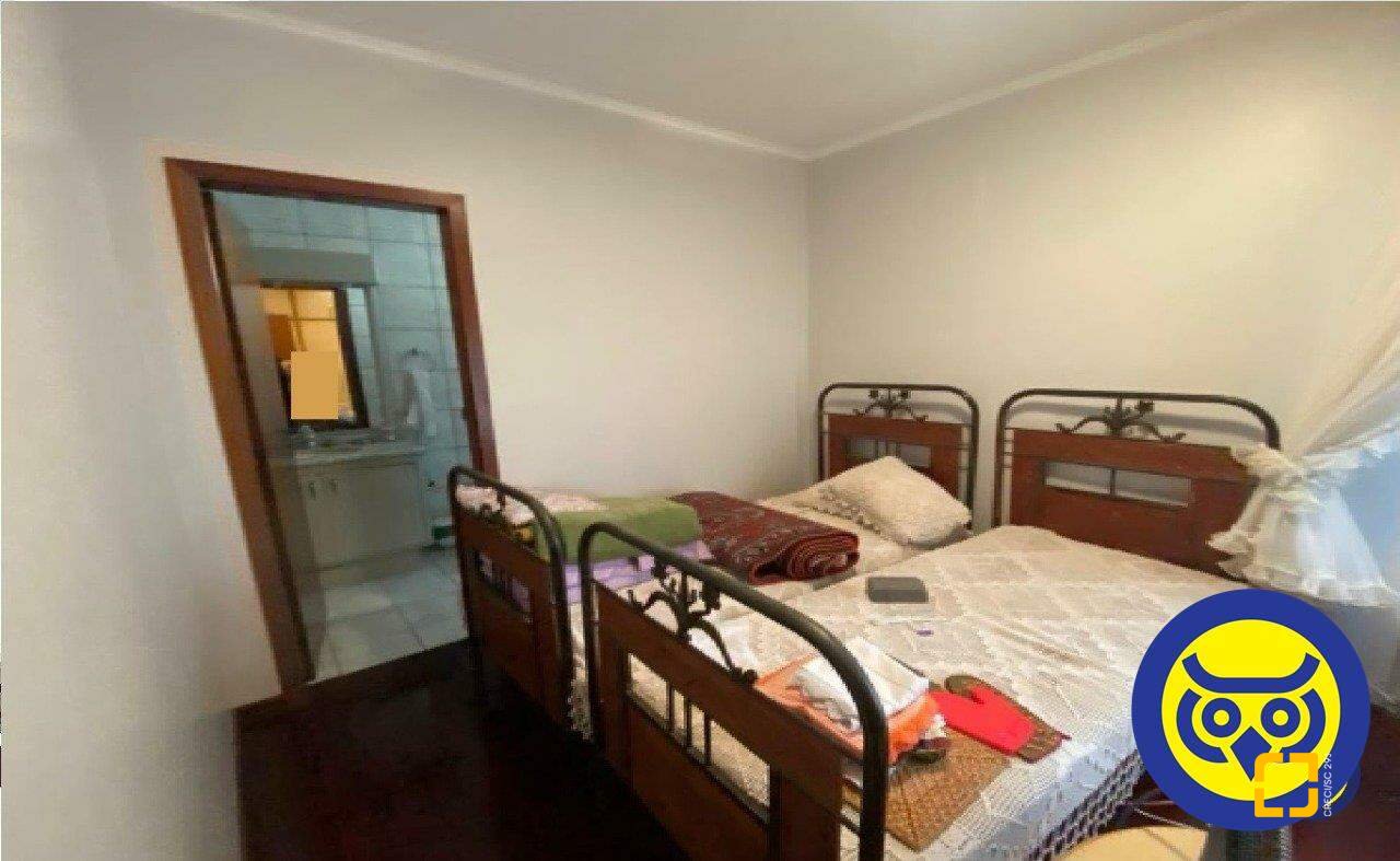 Apartamento com 214m², 6 quartos (sendo 3 suítes), 2 garagens, no bairro Centro em Florianópolis