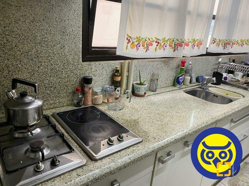 Apartamento com 214m², 6 quartos (sendo 3 suítes), 2 garagens, no bairro Centro em Florianópolis