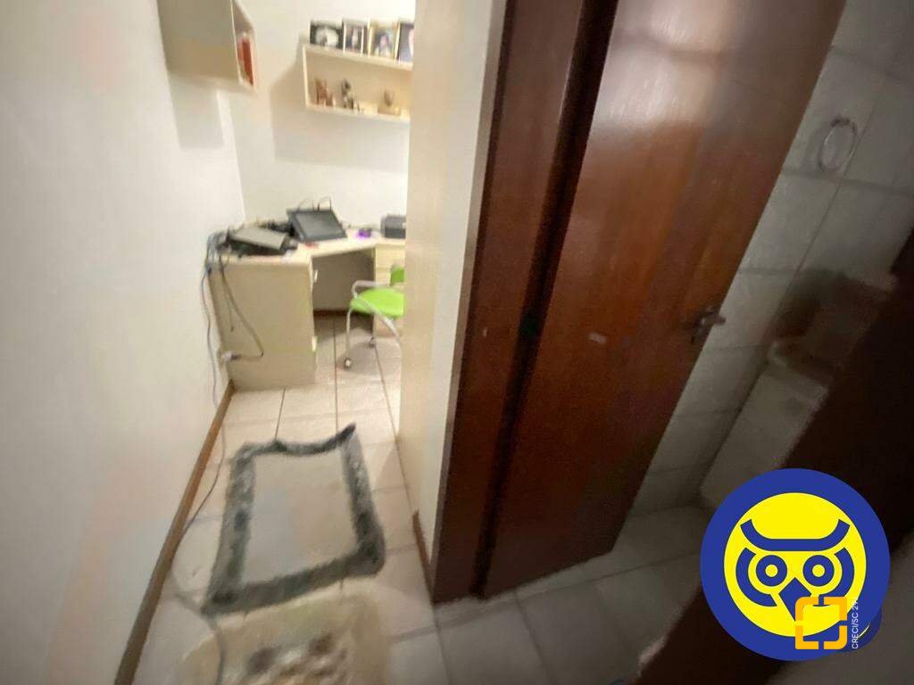 Apartamento com 214m², 6 quartos (sendo 3 suítes), 2 garagens, no bairro Centro em Florianópolis