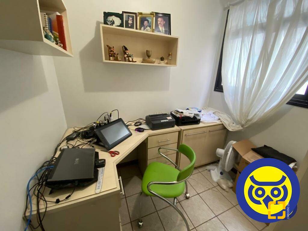 Apartamento com 214m², 6 quartos (sendo 3 suítes), 2 garagens, no bairro Centro em Florianópolis