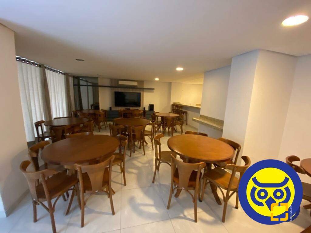 Apartamento com 214m², 6 quartos (sendo 3 suítes), 2 garagens, no bairro Centro em Florianópolis