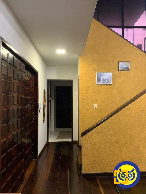 Casa com 257m², 4 quartos (sendo 1 suíte), 1 garagem, no bairro Itaguaçu em Florianópolis